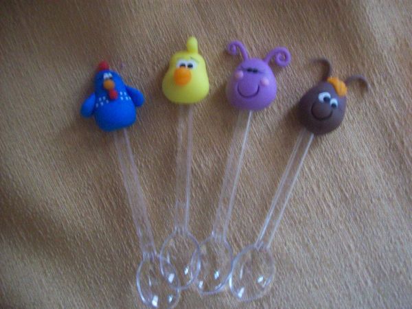 kit 50 colher de brigadeiro  turma da galinha pintadinha